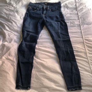 Hudson dark wash skinny jeans w on trend raw hem